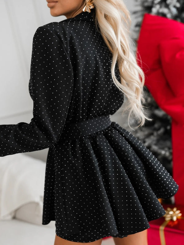 Sukienka damska z klapami i kryształkami z paskiem